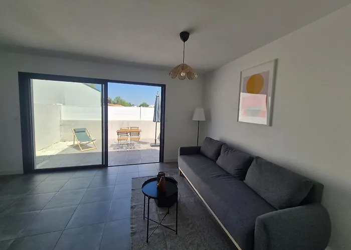 Holiday home Denise's House, Coquette, Wi-fi, Terrasse, Box La Rochelle (Charente-Maritime)