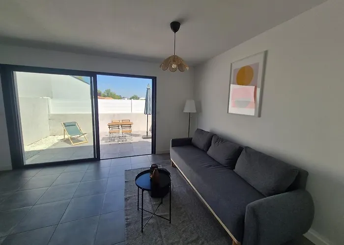 Holiday home Denise's House, Coquette, Wi-fi, Terrasse, Box La Rochelle (Charente-Maritime)