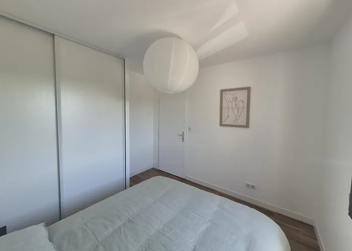 Holiday home Denise's House, Coquette, Wi-fi, Terrasse, Box La Rochelle (Charente-Maritime)