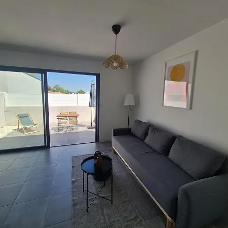 Holiday home Denise's House, Coquette, Wi-fi, Terrasse, Box La Rochelle (Charente-Maritime)